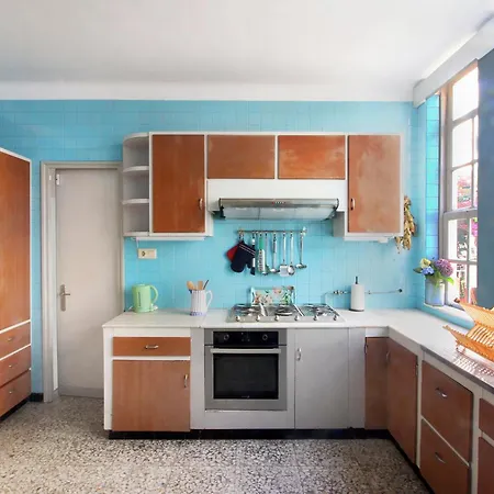 La Casa Alta En La Ruta Del Camino De Santiago